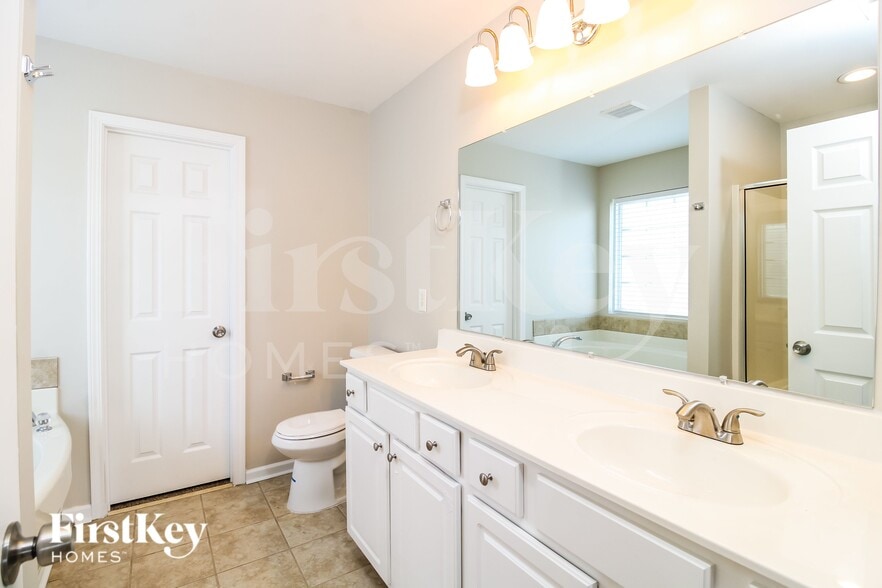 Building Photo - 6720 Winners Dr