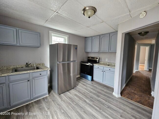 Building Photo - 351 Main St