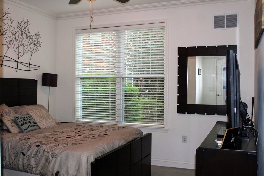 Bedroom - 200 W Elm St