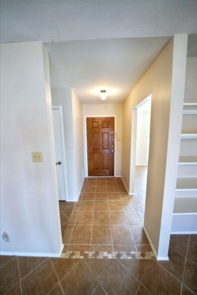 Building Photo - Charming 2-bed, 2-bath home in Universal C...