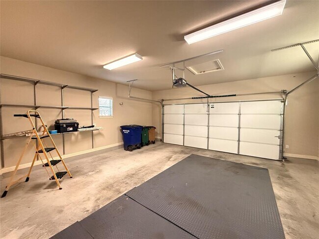 Building Photo - 2021 Simond Ave