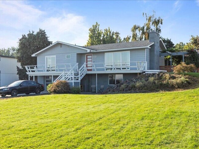 Primary Photo - 3603 W Canal Dr