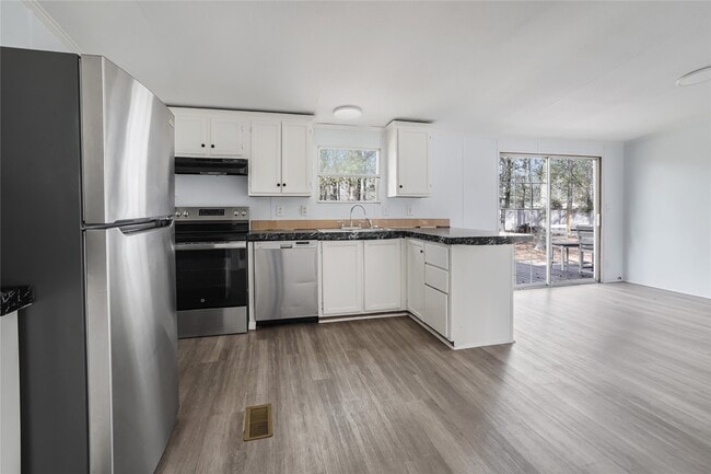 Building Photo - 16461 Hill Country Dr