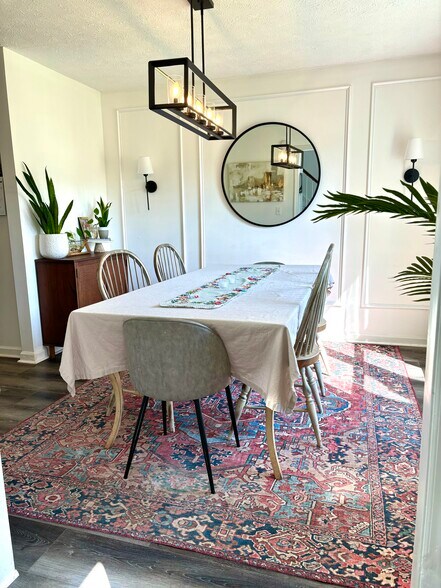 Building Photo - 604 Greenleaf Ave