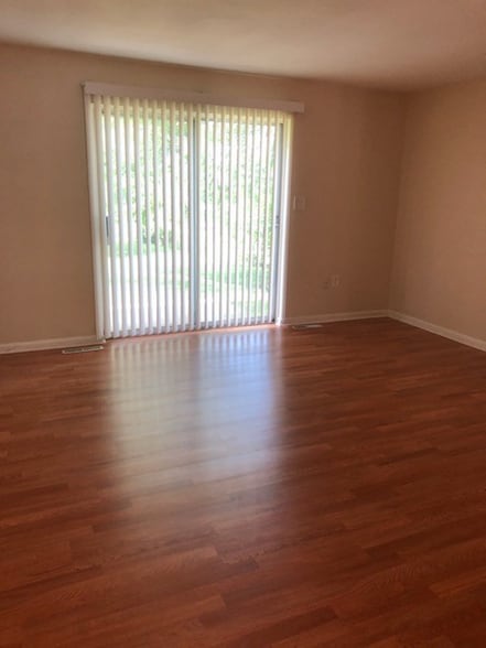 Building Photo - 6226 Laurelton Ave