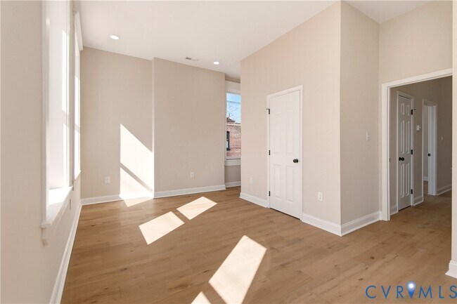 Building Photo - 316 W Clay St