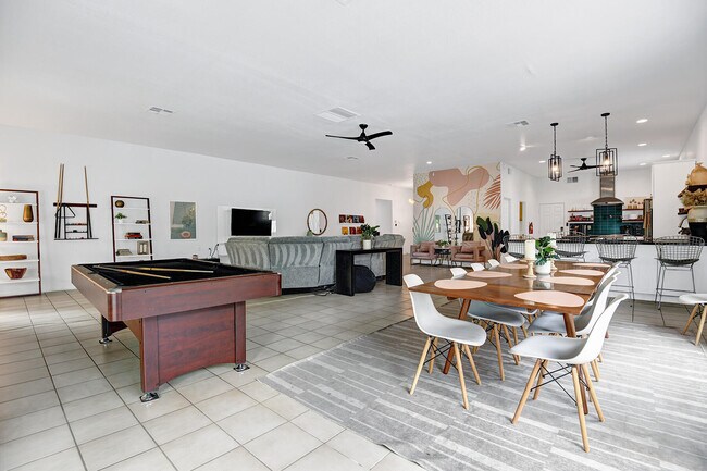 Building Photo - 2005 E Racquet Club Rd