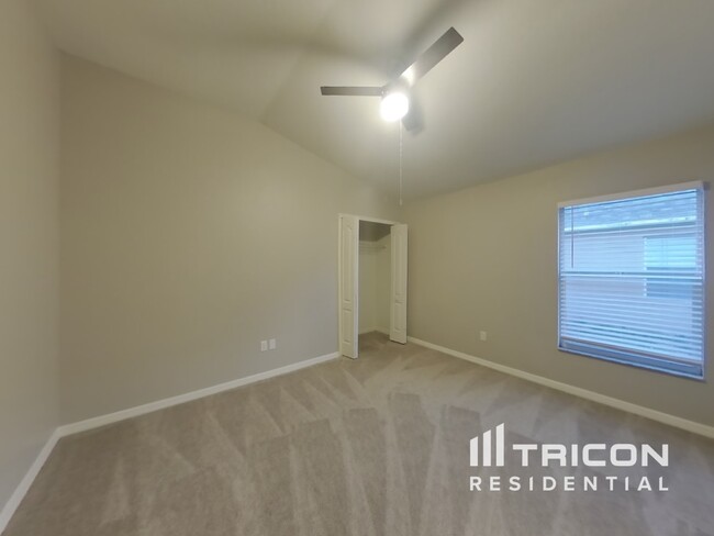 Building Photo - 11724 S Stone Ln