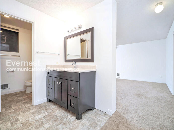 Building Photo - 6260 139th Ave NE