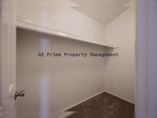 Building Photo - 4828 W Orangewood Ave