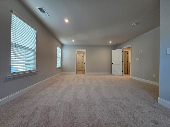 Building Photo - 5030 Sierra Creek Dr NE