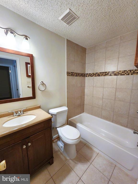 Building Photo - 2077 Pilgrim Dr