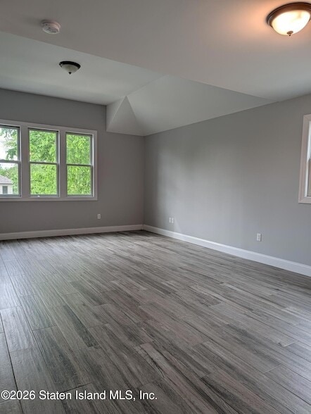 Building Photo - 162 Edgegrove Ave