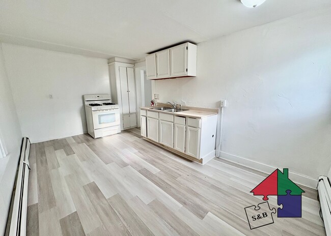 Building Photo - 94 Malletts Bay Ave