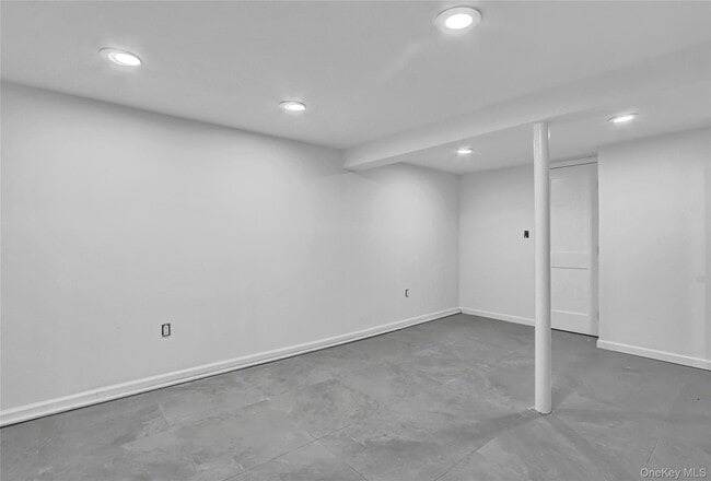 Building Photo - 86-27 239th St