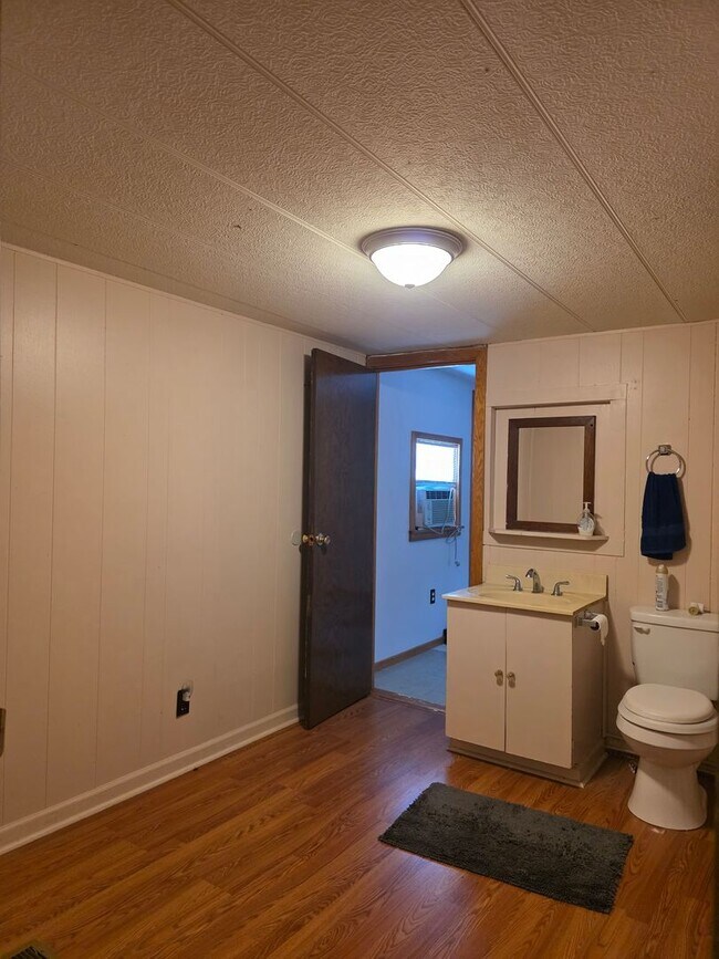 Building Photo - 3 Bedroom 1.5 Bath Mobile Home. Please read Description!