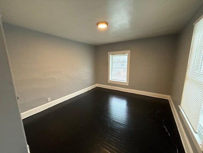 Building Photo - 1116/ 1120 Bonacker