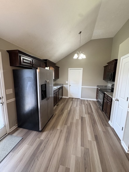Building Photo - 1009 Halverson Dr