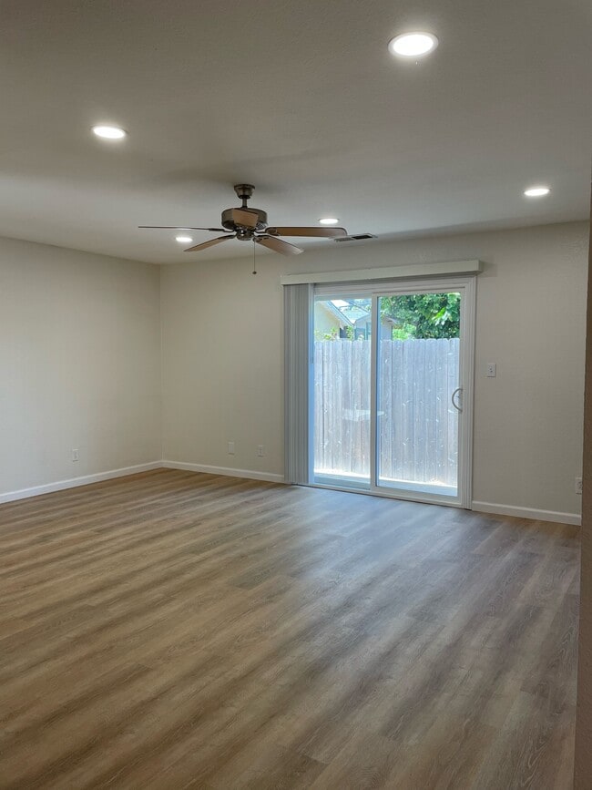 Building Photo - 1705 Darby Ln