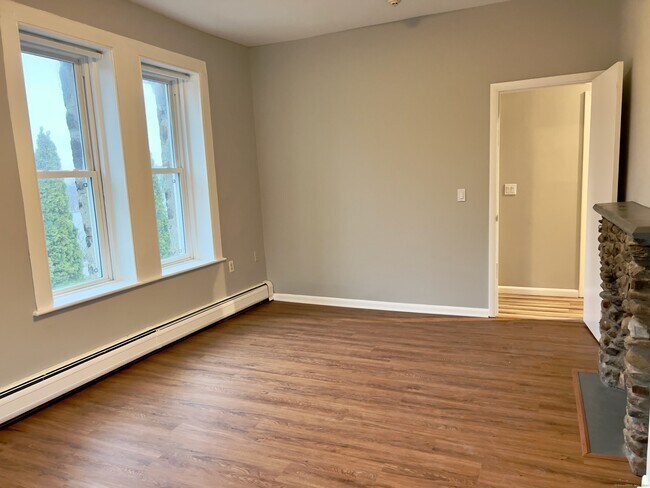 Building Photo - 300-302 Soundview Ave