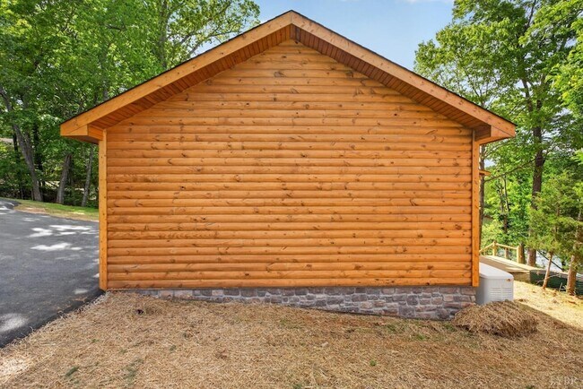 Building Photo - 308 Acres Ct