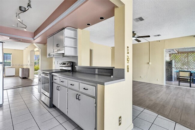 Building Photo - 5551 SW 57th St