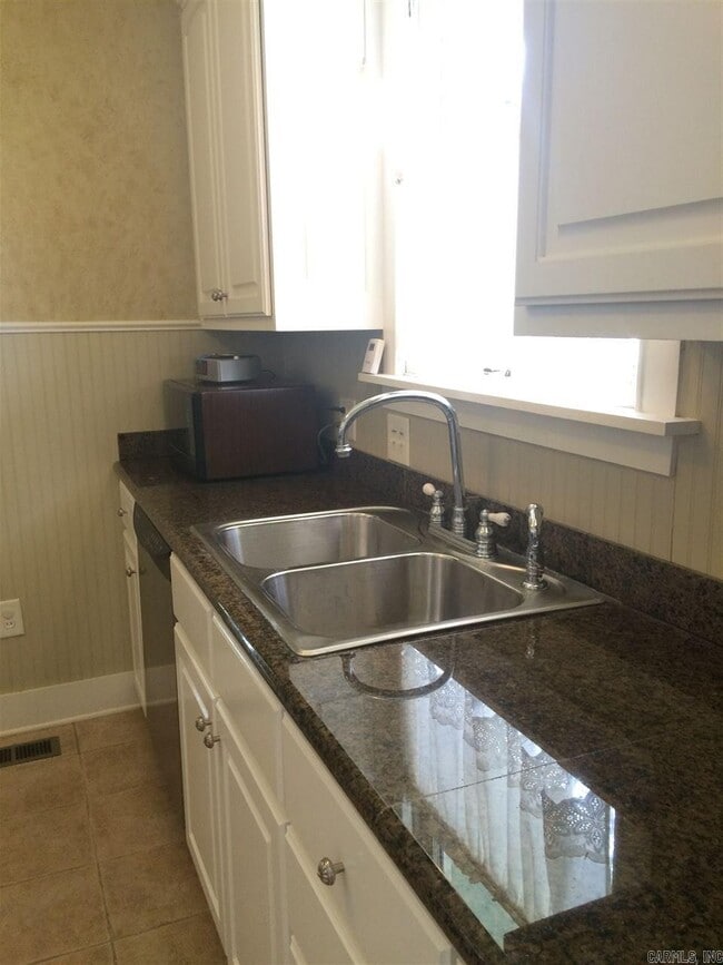 Building Photo - 318 N Spruce St