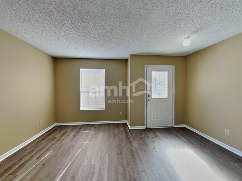 Building Photo - 990 Brookhaven Dr