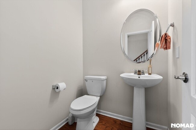 Building Photo - 2851 Fairgrove Cres