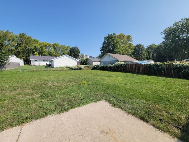 Building Photo - Beautiful 3 Bed 2 Bath House!