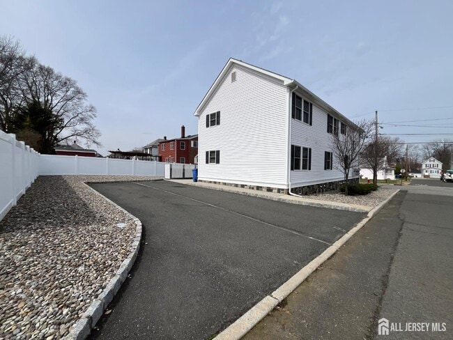 Building Photo - 16 E Kupsch St