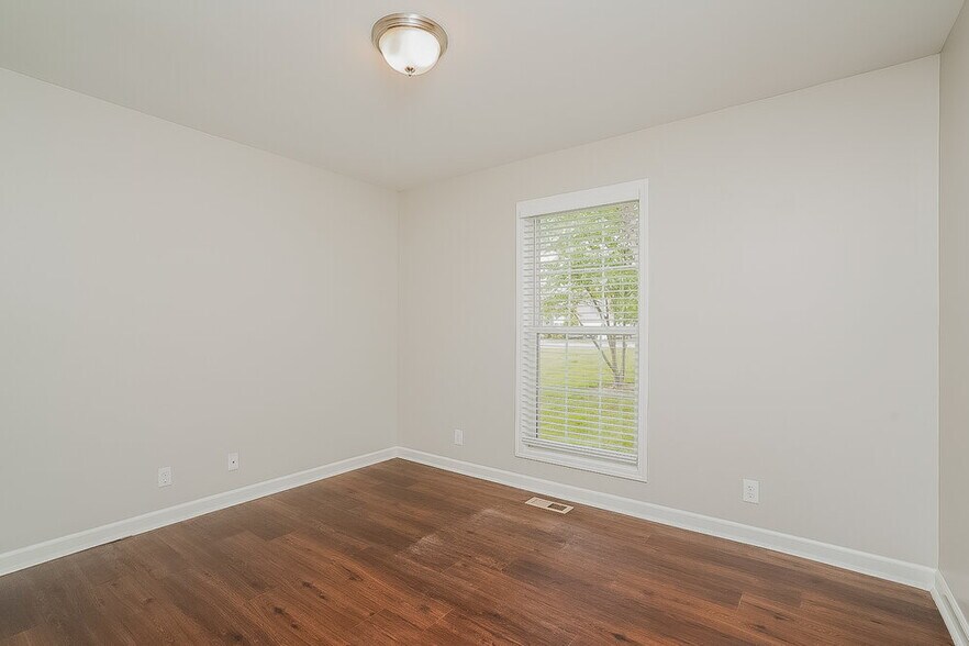 Building Photo - 151 Braxton Ln E