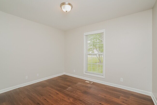 Building Photo - 151 Braxton Ln E
