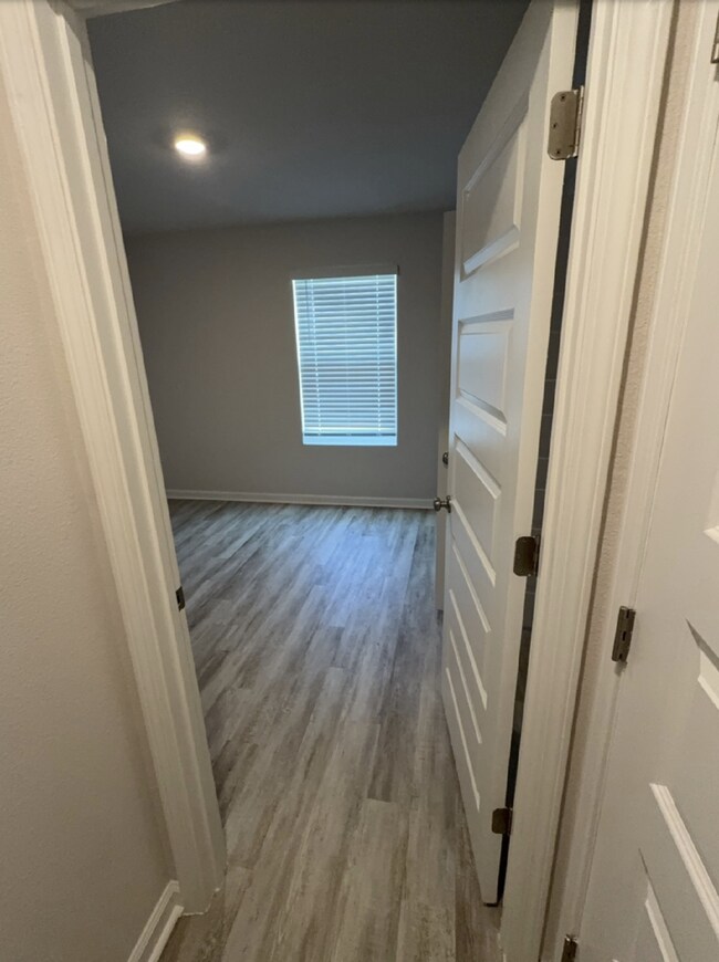 Building Photo - Charming 2-Bed Home in Cantonment - Cozy Retreat!