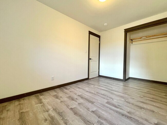 Building Photo - 17606 33rd Pl W
