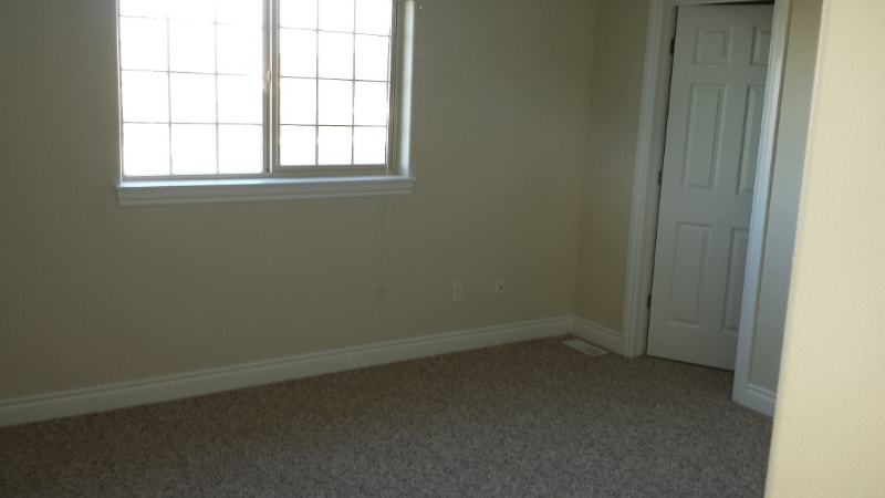 Building Photo - 1010 Redpoll Loop