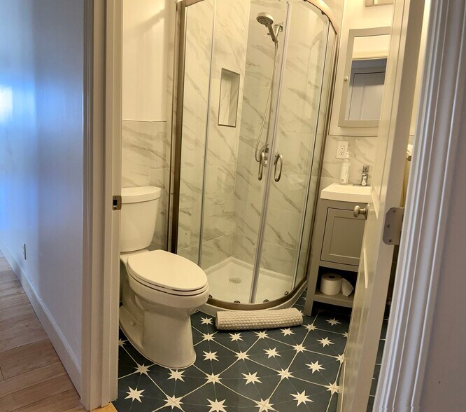 Building Photo - 681 40th Ave