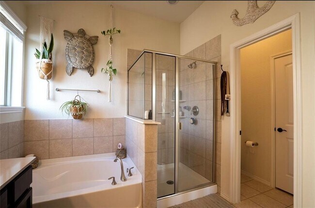 Building Photo - 401 Duroc Dr