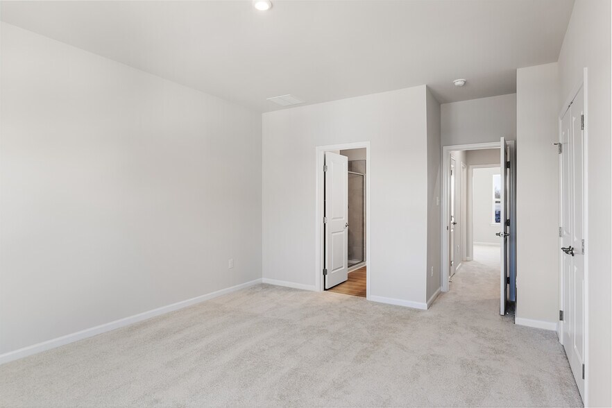 Building Photo - 10 Sidney Ln