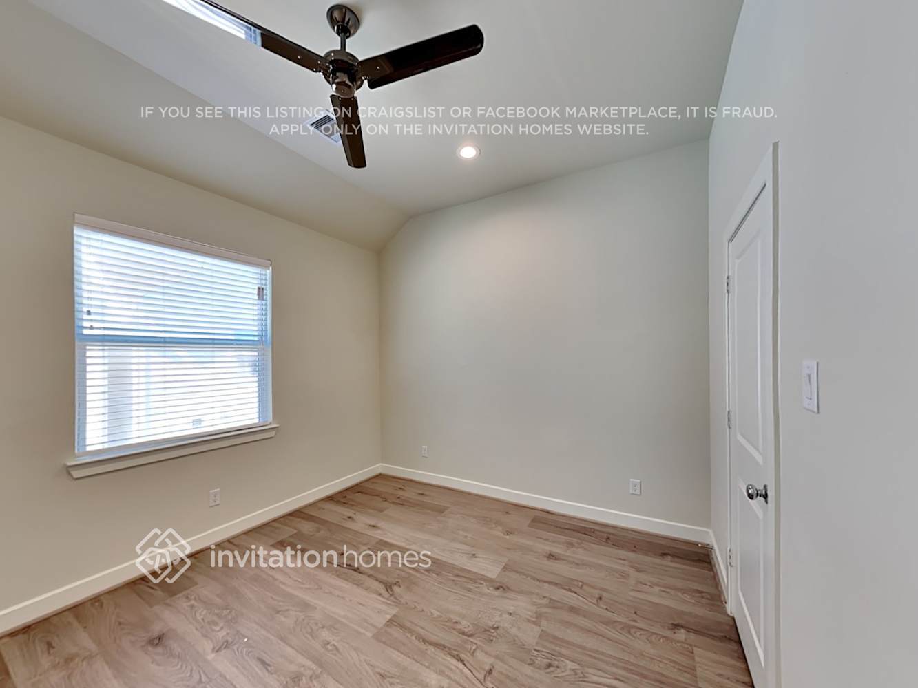 Building Photo - 709 Carriage Knls Dr