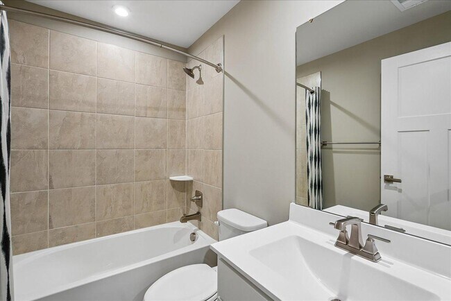 Building Photo - 1303 Potomac View Pkwy