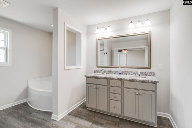 Building Photo - 246 Honey Hill Way