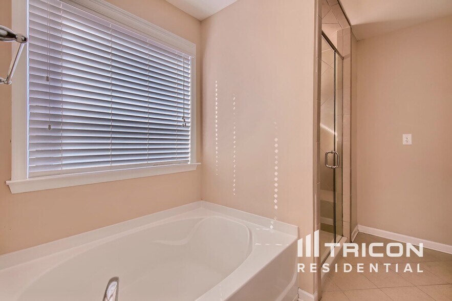 Building Photo - 2102 Eddie Massey Ln