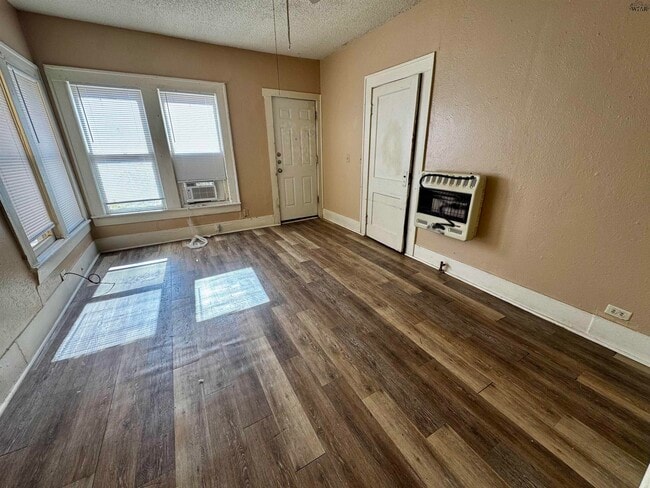 Building Photo - 1205 Austin St