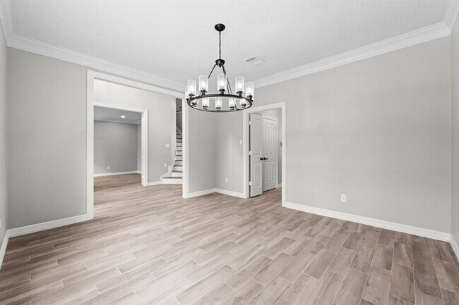 Building Photo - 6 Woodmere Pl