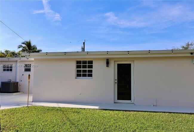 Building Photo - 10731 SW 51st Dr