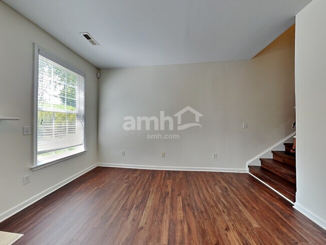 Building Photo - 341 Surrywood Dr