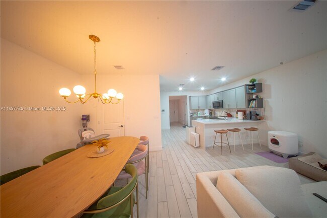 Building Photo - 138 SW 171st Terrace