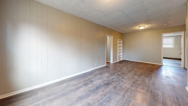 Building Photo - 4023 Valley Rd