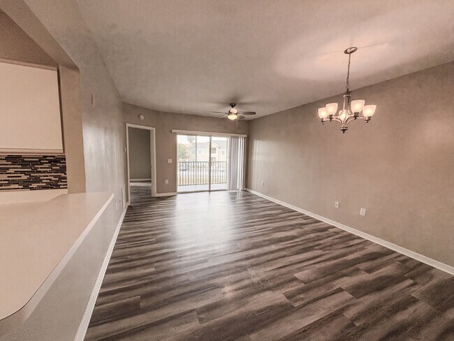 Building Photo - Spacious renovated 3-Bed, 2-Bath in VOB Riverview